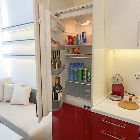 Center Luxury شقة *